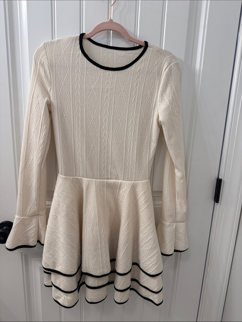 🔴 Cream Textured Long-Sleeve Peplum Dress with Black Piping